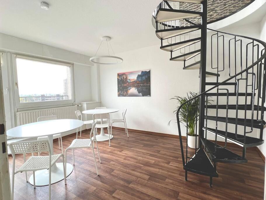 Maisonette Penthouse Laatzen - 5 Min To Messe هانوفر المظهر الخارجي الصورة